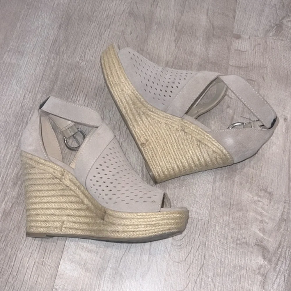 Marc Fisher Tan Wedges